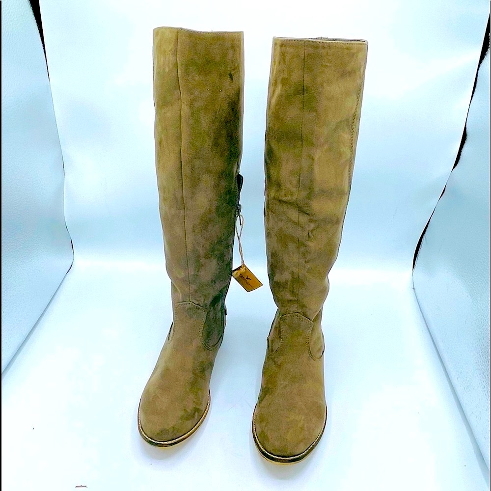 NEW AMERICAN EAGLE OUTFITTERS TALL BOOTS-(BRAND NEW AND CLEAN)